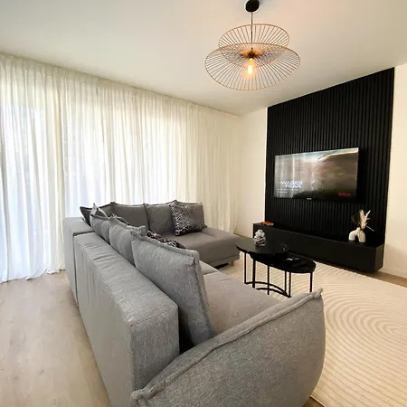 The Modern Chic Haven, La Defense
