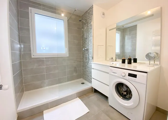 The Modern Chic Haven, La Defense * Bezons